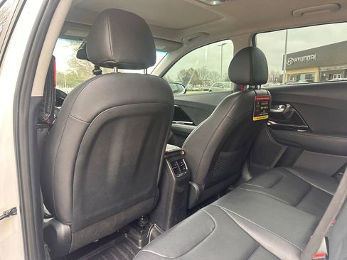 Used 2021 Kia Niro EX Premium image 19