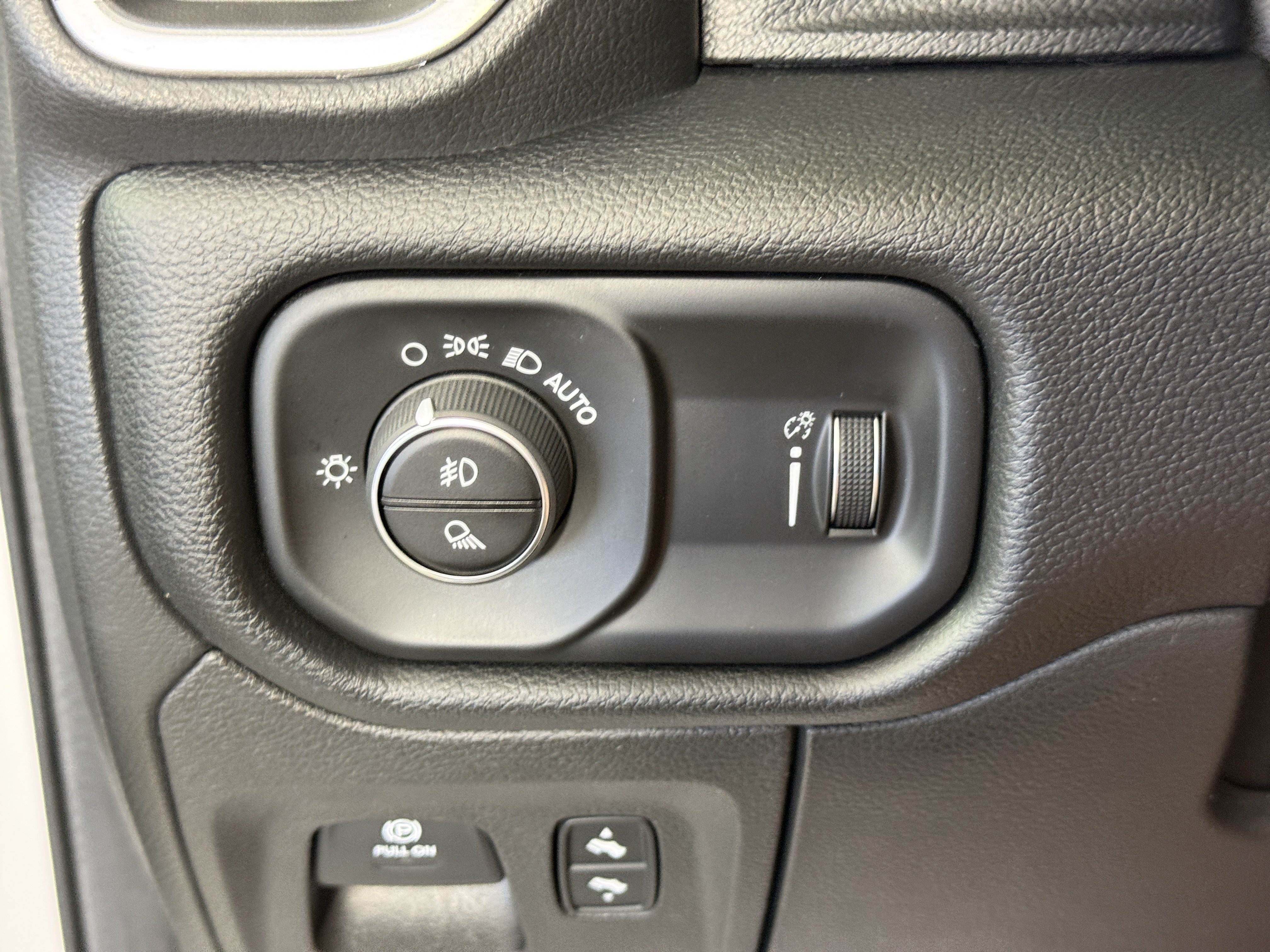 Used 2020 RAM 1500 2WD Crew Cab image 25