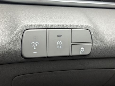 Certified 2025 Hyundai Elantra SE FWD image 21