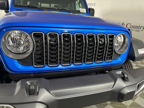 New 2025 Jeep Gladiator Sport image 5