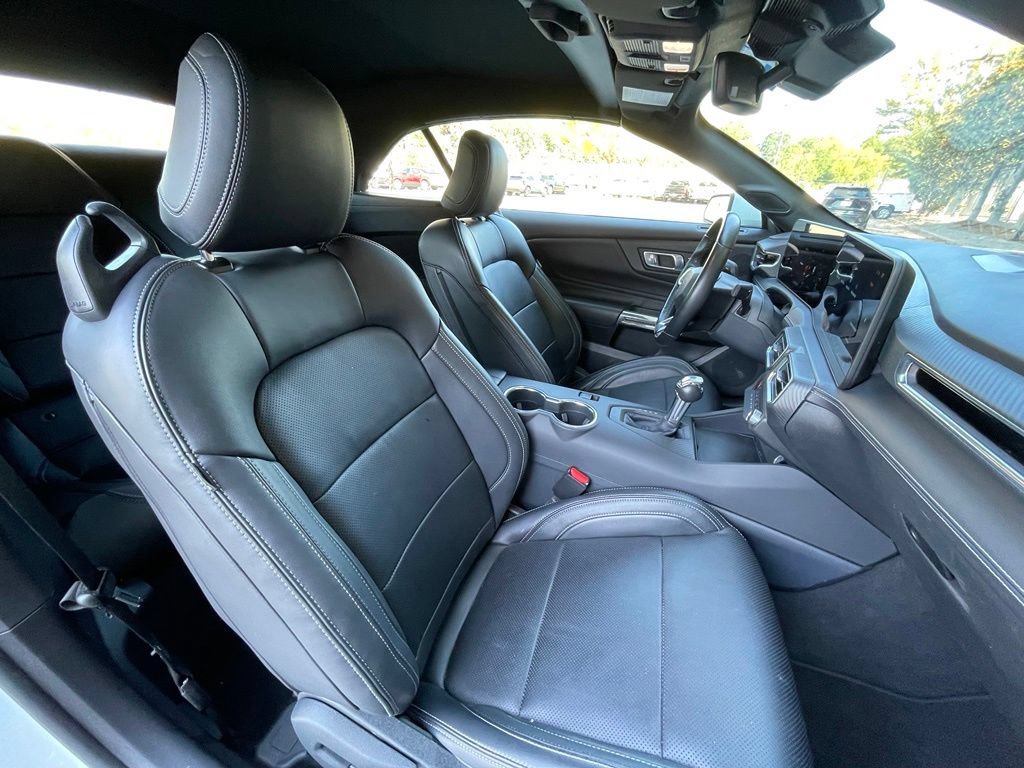 Used 2025 Ford Mustang Premium RWD image 30