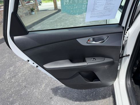 Used 2022 Kia Forte LXS FWD image 15
