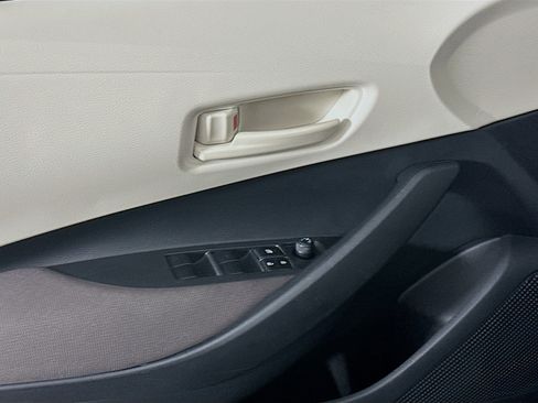 Used 2025 Toyota Corolla LE FWD image 15