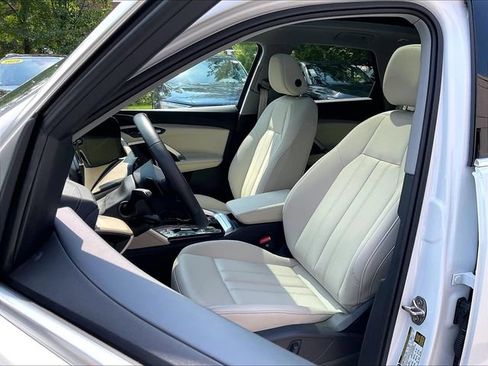 Certified 2025 Audi Q5 Premium w/ Convenience Package AWD/4WD image 6