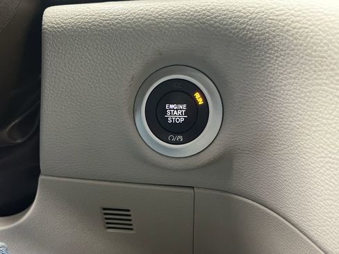 Used 2021 Chrysler Pacifica Touring-L w/ Premium & Safety Sphere Group image 21