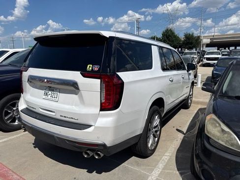 Used 2022 GMC Yukon XL Denali RWD image 3
