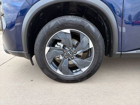 Used 2025 Nissan Rogue SV image 17