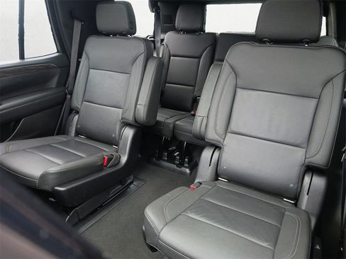 Used 2022 Chevrolet Tahoe Z71 w/ Luxury Package image 9