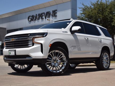 Used 2021 Chevrolet Tahoe High Country w/ Premium Package RWD image 2