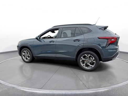 Used 2026 Chevrolet Trax LT w/ Driver Confidence Package FWD image 5