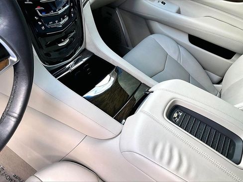 Used 2018 Cadillac Escalade Luxury image 18