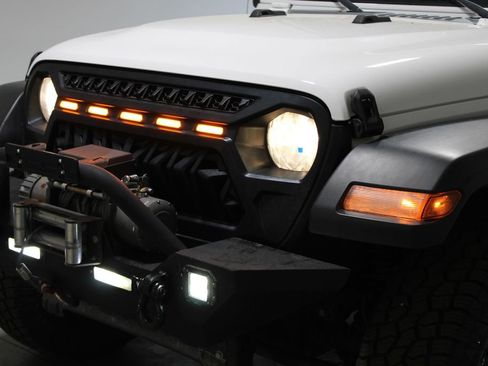 Used 2021 Jeep Gladiator Sport image 45