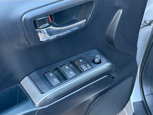 Used 2020 Toyota Tacoma TRD Sport w/ Technology Package AWD/4WD image 18