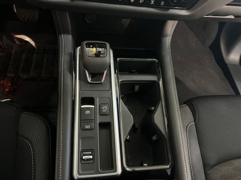 Used 2025 Nissan Pathfinder SV image 43