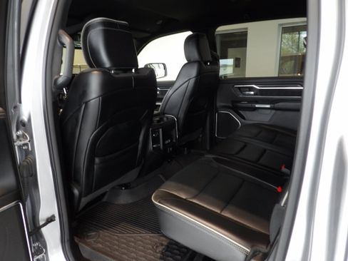 Used 2023 RAM 1500 Laramie AWD/4WD image 18