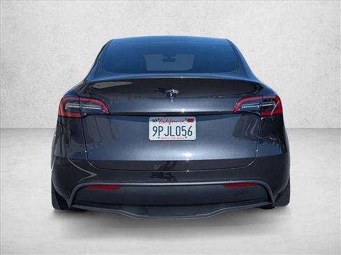 Used 2024 Tesla Model Y Long Range RWD image 7