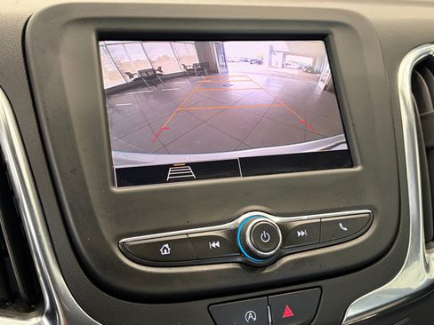 Used 2022 Chevrolet Equinox LS AWD/4WD image 24
