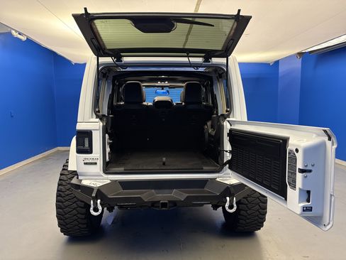 Used 2021 Jeep Wrangler Unlimited Sahara AWD/4WD image 28