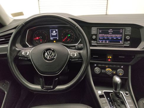 Used 2019 Volkswagen Jetta SE w/ Cold Weather Package FWD image 22