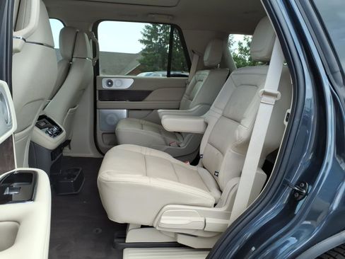 Used 2021 Lincoln Navigator Reserve w/ Luxury Package AWD/4WD image 25