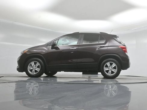 Used 2020 Chevrolet Trax LT w/ LT Convenience Package FWD image 48