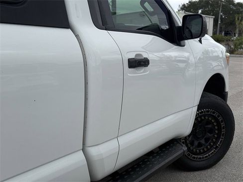 Used 2017 Nissan Titan S image 8