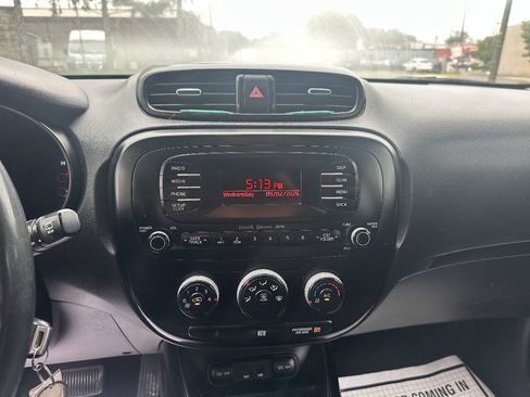 Used 2014 Kia Soul FWD image 13