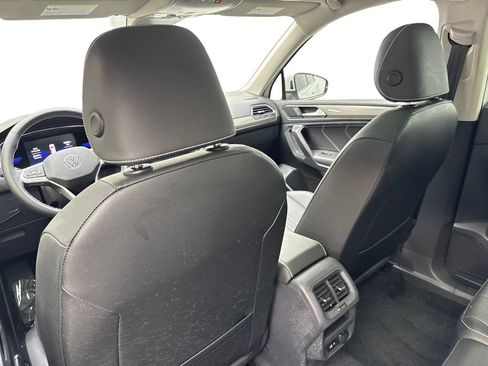 Used 2023 Volkswagen Tiguan SE w/ Panoramic Sunroof Package FWD image 34