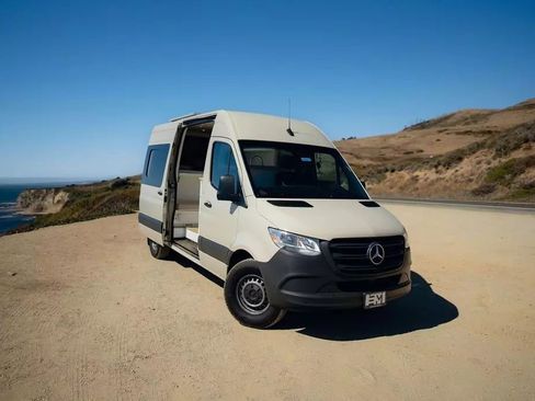 Used 2021 Mercedes-Benz Sprinter 2500 image 48