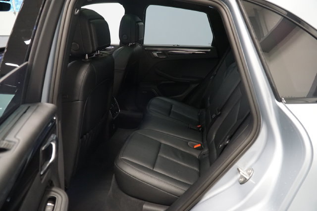 Certified 2026 Porsche Macan AWD/4WD image 24