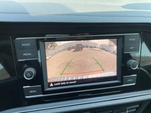 Used 2023 Volkswagen Jetta SE image 19