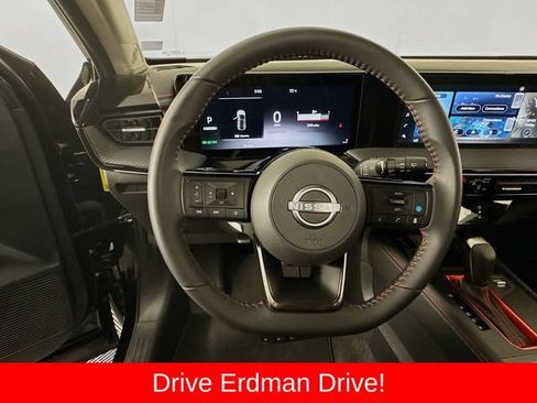 Used 2025 Nissan Kicks SR AWD/4WD image 11