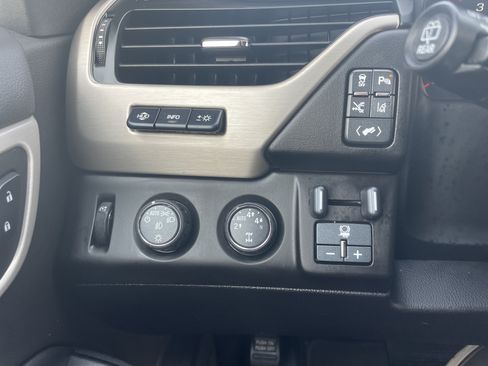Used 2015 GMC Yukon Denali w/ Premium Package AWD/4WD image 14