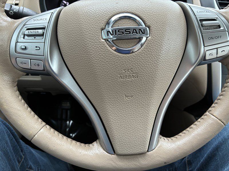 Used 2016 Nissan Altima 2.5 SL w/ Moonroof Package FWD image 9