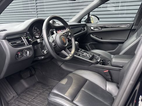 Certified 2024 Porsche Macan image 10