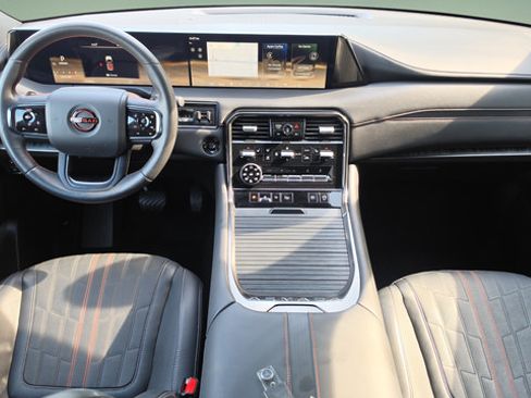 Used 2025 Nissan Armada PRO-4X AWD/4WD image 37