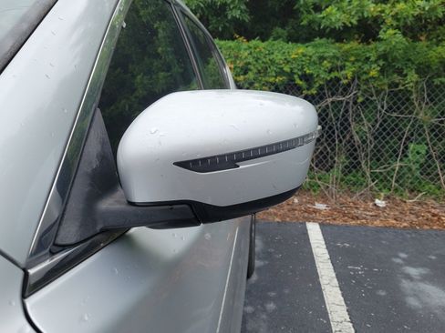 Used 2019 Nissan Rogue SV FWD image 5