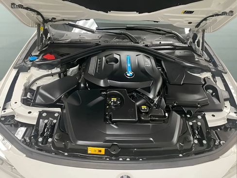 Used 2018 BMW 330e RWD image 16