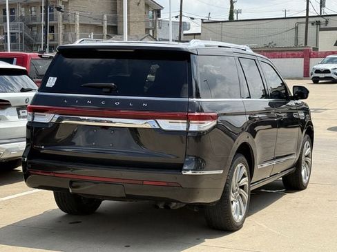 Used 2023 Lincoln Navigator Reserve AWD/4WD image 4