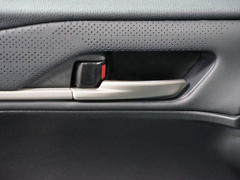 Used 2025 Toyota Camry XSE image 33