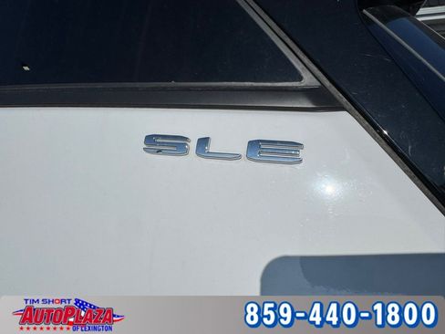 Used 2023 GMC Terrain SLE w/ Driver Convenience Package image 14