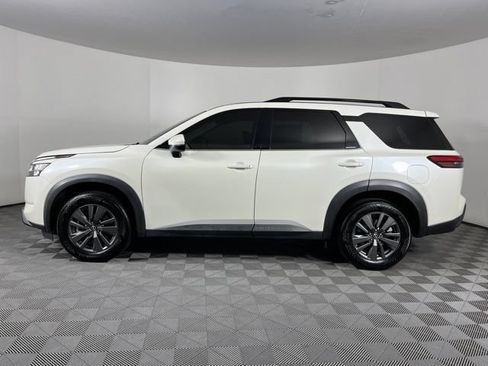 Used 2022 Nissan Pathfinder SV w/ SV Premium Package FWD image 7