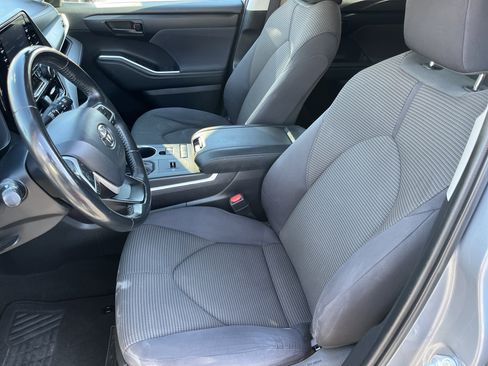 Used 2022 Toyota Highlander LE image 15