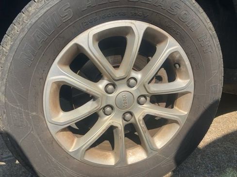 Used 2014 Jeep Grand Cherokee Laredo w/ 18" Wheel & 8.4" Radio Group RWD image 12