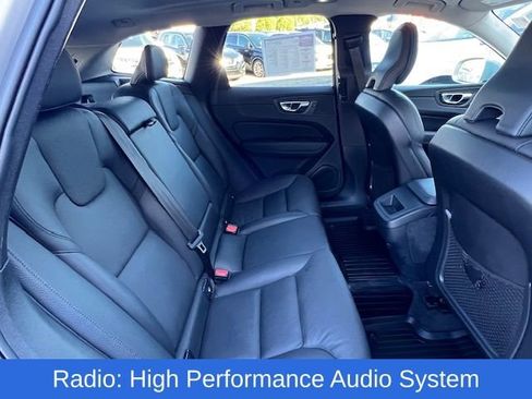 Used 2022 Volvo XC60 B5 Momentum w/ Protection Package Premier image 14