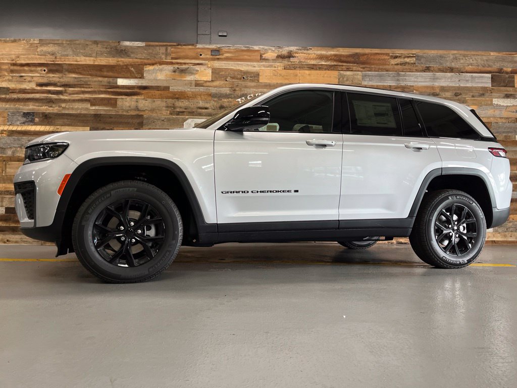 New 2026 Jeep Grand Cherokee Altitude AWD/4WD image 50
