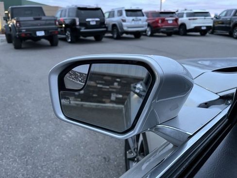 Used 2018 Lincoln Continental Premiere image 22