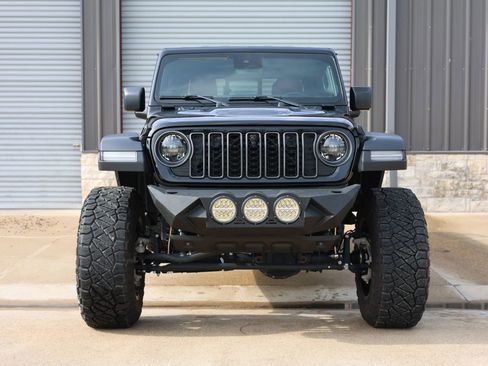 Used 2024 Jeep Gladiator Rubicon w/ Technology Group AWD/4WD image 12