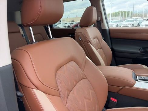 New 2026 Nissan Pathfinder Platinum image 20