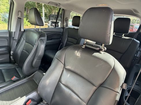 Used 2019 Honda Pilot Touring image 18